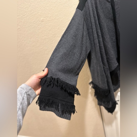 NWOT LABEL+ thread Jenna Fringe Cardigan Charcoal Extrafine Merino Wool,size M/L - Picture 6 of 10
